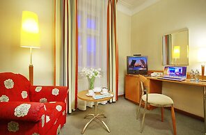 Oktiabrskaya Hotel