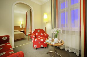 Oktiabrskaya Hotel