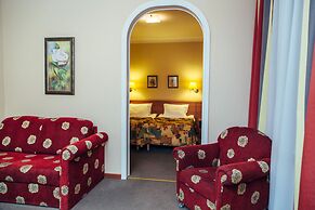 Oktiabrskaya Hotel