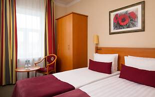 Oktiabrskaya Hotel
