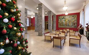 Oktiabrskaya Hotel