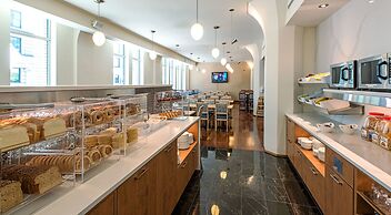 Le Square Phillips Hotel And Suites