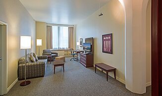 Le Square Phillips Hotel And Suites