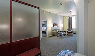 Le Square Phillips Hotel And Suites