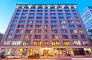 Le Square Phillips Hotel And Suites