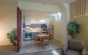 Le Square Phillips Hotel And Suites