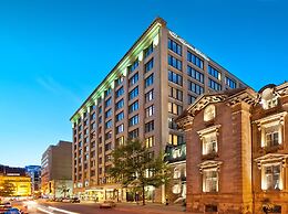 Le Square Phillips Hotel And Suites