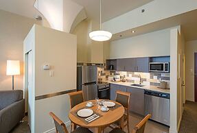 Le Square Phillips Hotel And Suites