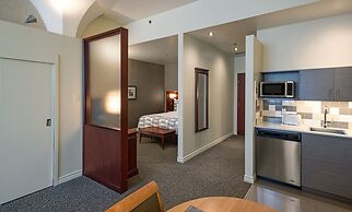 Le Square Phillips Hotel And Suites