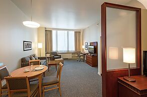 Le Square Phillips Hotel And Suites