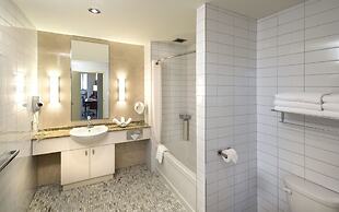 Le Square Phillips Hotel And Suites