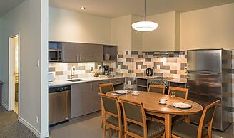 Le Square Phillips Hotel And Suites