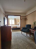 Luxury Inn And Suites