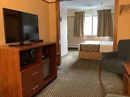 Luxury Inn And Suites