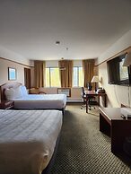 Luxury Inn And Suites