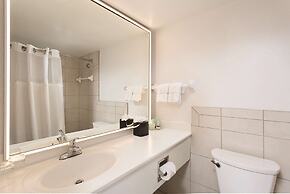 St Pete Shores Hotel