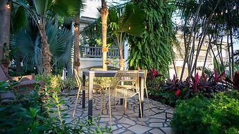 Lazy Parrot Inn