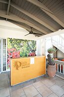 Lazy Parrot Inn