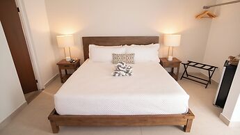 Lazy Parrot Inn