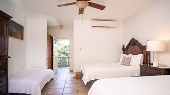 Lazy Parrot Inn