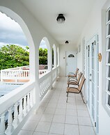 Lazy Parrot Inn