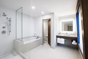 Holiday Inn Express & Suites Saskatoon Centre by IHG
