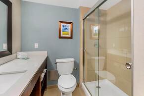 Clarion Hotel & Suites