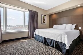 Clarion Hotel & Suites