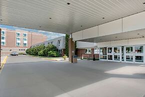 Clarion Hotel & Suites