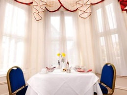 Denewood Hotel - Guest Accomodation