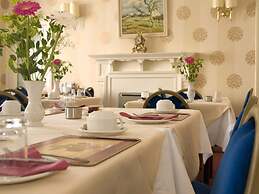 Denewood Hotel - Guest Accomodation