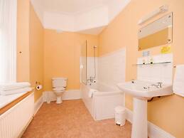 Denewood Hotel - Guest Accomodation
