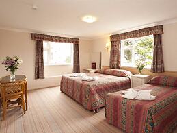 Denewood Hotel - Guest Accomodation