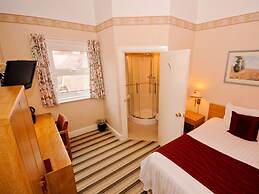 Denewood Hotel - Guest Accomodation
