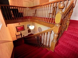 Denewood Hotel - Guest Accomodation