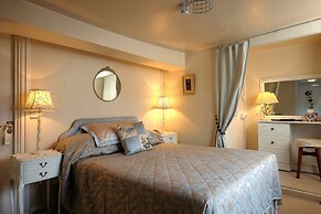 The Gaskell Arms Hotel