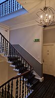 The Hampton Court Guesthouse