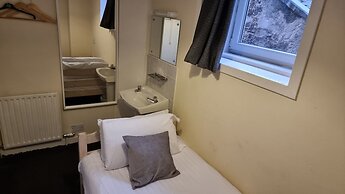 The Hampton Court Guesthouse