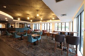 Knowsley Inn & Lounge