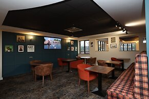 Knowsley Inn & Lounge