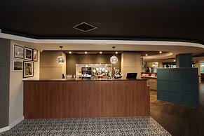 Knowsley Inn & Lounge