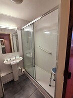 Supreme Inn Boston