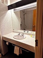 Supreme Inn Boston