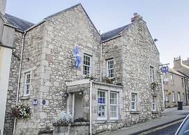 Meadhon House