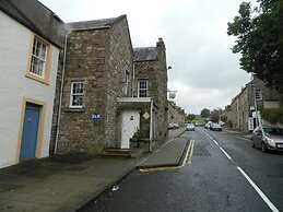 Meadhon House