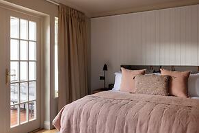 Pine Trees Hotel