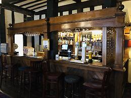 Brook Red Lion Hotel