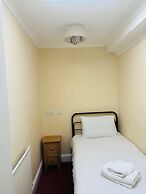 Rothwell House Hotel .