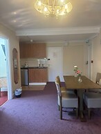 Rothwell House Hotel .