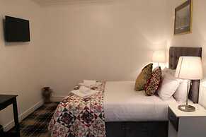 OYO 4 Sisters Inn
